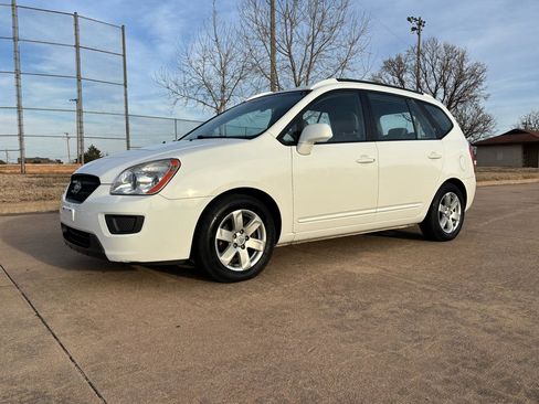 Used 2007 Kia Rondo LX image 2