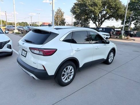 Used 2020 Ford Escape SE FWD image 3
