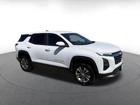 Used 2025 Chevrolet Equinox LT FWD image 2