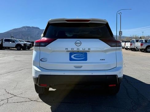 Used 2025 Nissan Rogue SV image 6