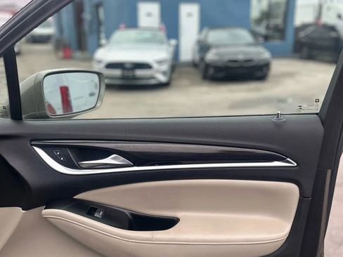 Used 2020 Buick Enclave Essence image 22