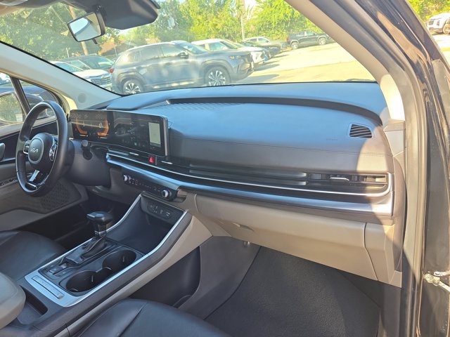 Used 2025 Kia Carnival FWD image 31