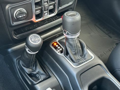 New 2025 Jeep Gladiator Sport image 26