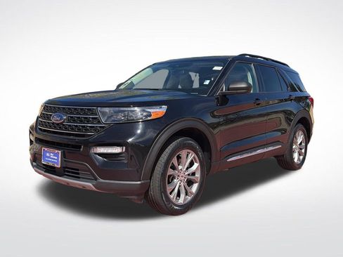 Certified 2022 Ford Explorer XLT w/ Equipment Group 202A AWD/4WD image 4