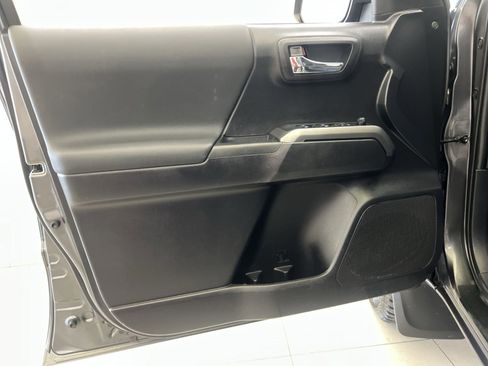 Used 2020 Toyota Tacoma TRD Off-Road w/ Technology Package AWD/4WD image 37