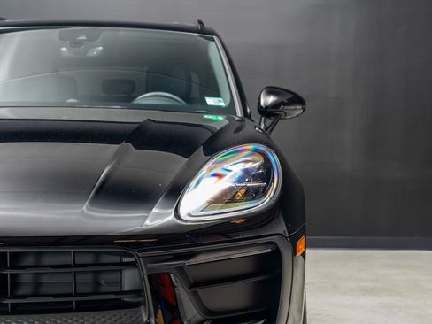 Certified 2026 Porsche Macan AWD/4WD image 11