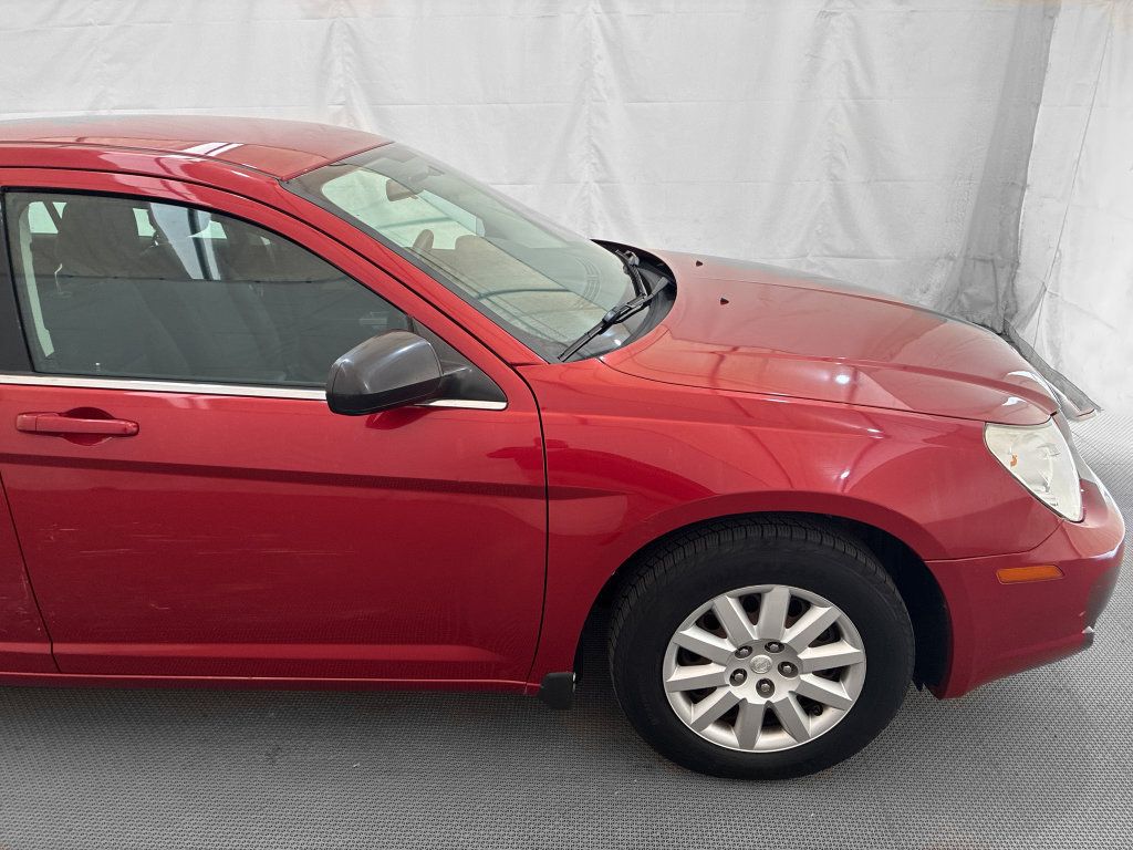 Used 2010 Chrysler Sebring Touring FWD image 7