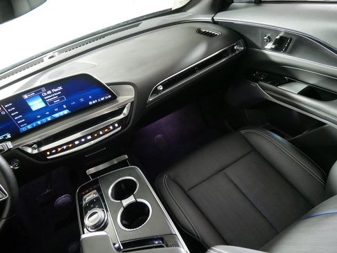 Used 2024 Cadillac Lyriq Luxury w/ LPO, Floor Liner Package AWD/4WD image 11