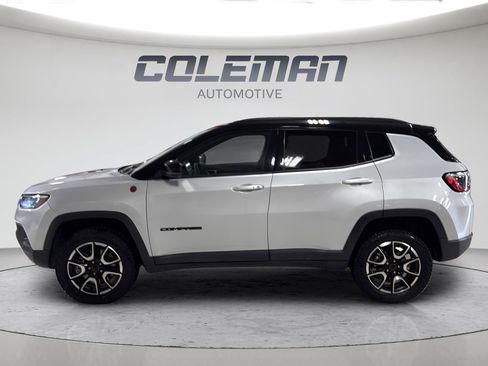 Used 2025 Jeep Compass Trailhawk AWD/4WD image 1