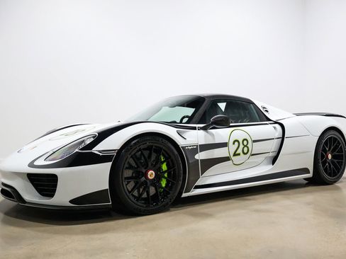 Used 2015 Porsche 918 Spyder image 12