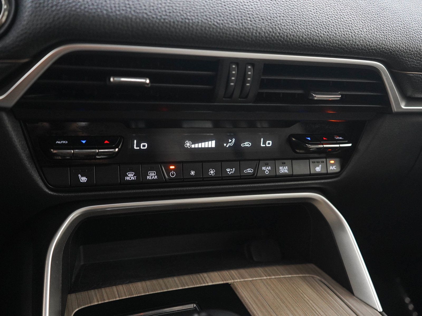 Used 2024 MAZDA CX-90 3.3 Turbo w/ Preferred Package AWD/4WD image 24