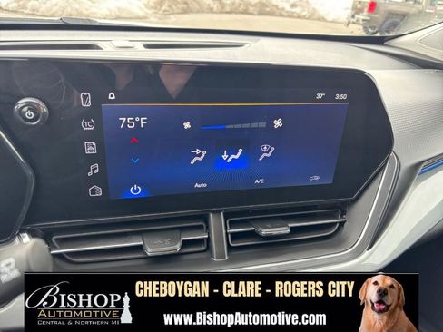 Used 2025 Chevrolet Trax LT w/ LT Convenience Package FWD image 29