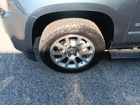 Used 2019 GMC Yukon XL Denali RWD image 2