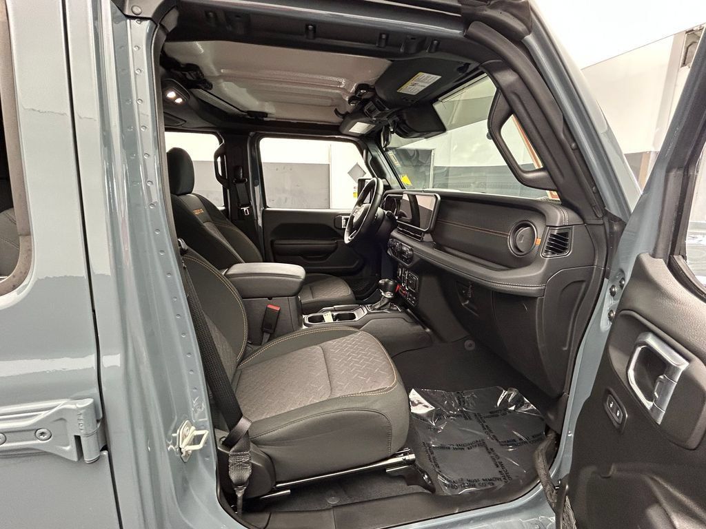 Used 2024 Jeep Gladiator Mojave AWD/4WD image 13