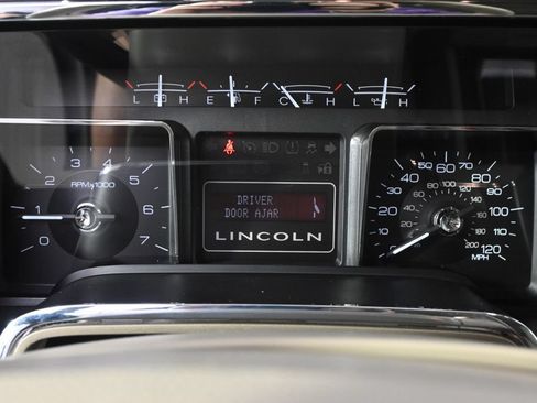Used 2014 Lincoln Navigator 4WD image 26