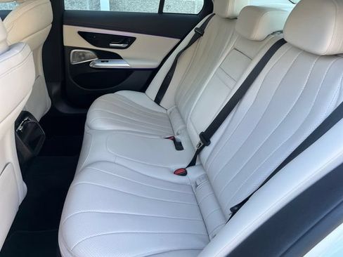 Used 2024 Mercedes-Benz E 350 4MATIC Sedan image 22