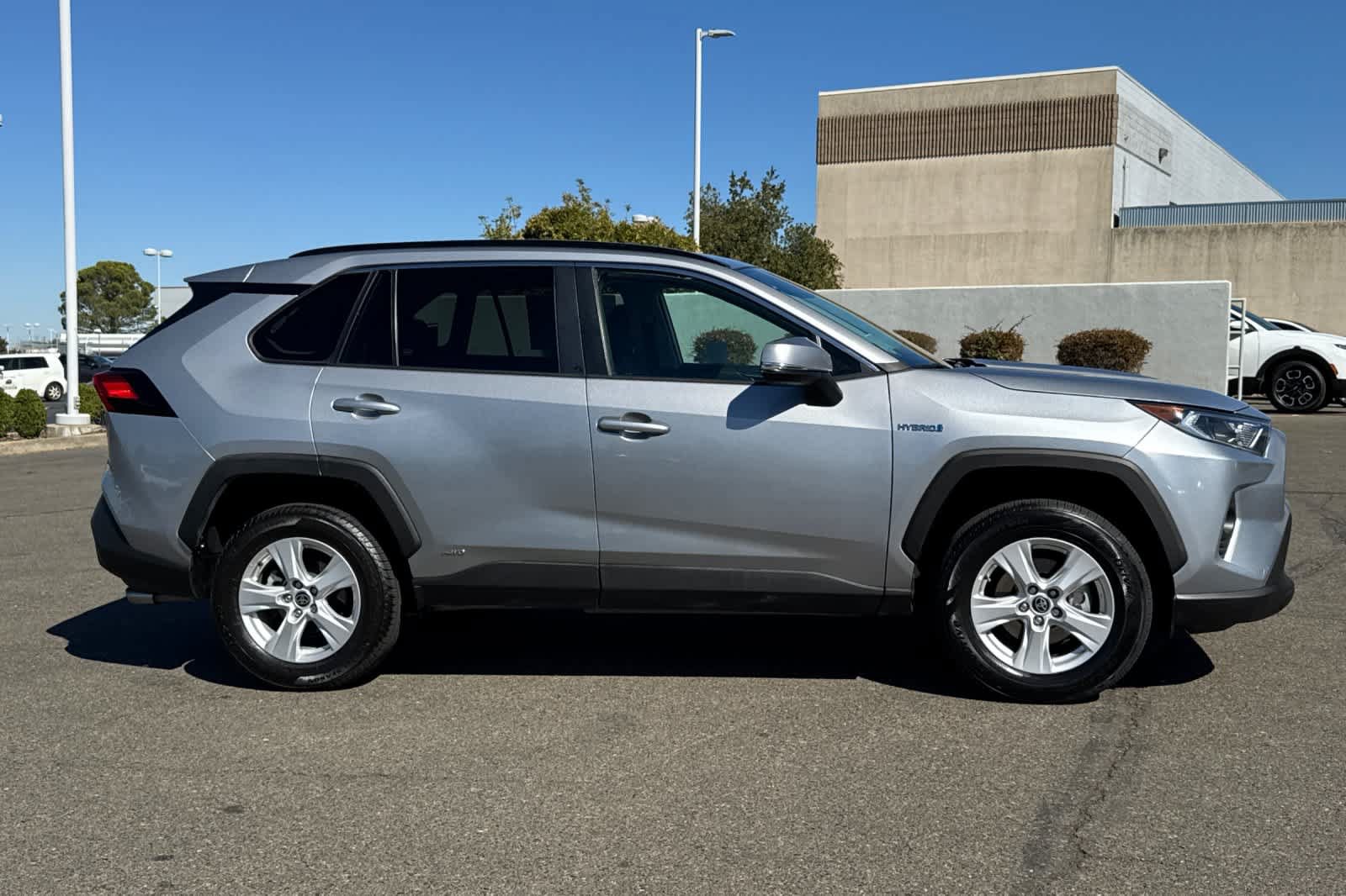 Used 2021 Toyota RAV4 XLE AWD/4WD image 6