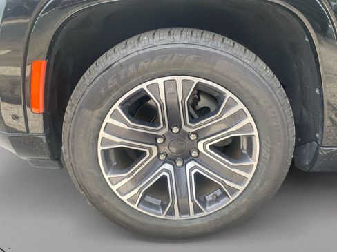 Used 2024 Jeep Wagoneer Series II w/ Flexible Seating Group AWD/4WD image 28