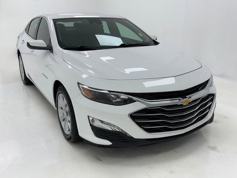 Used 2025 Chevrolet Malibu LT FWD image 2