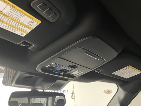 Used 2025 Ford F250 Platinum image 11