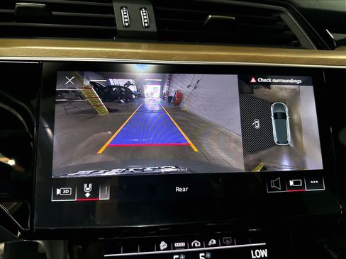 Certified 2024 Audi Q8 e-tron Premium Plus w/ Premium Plus Package AWD/4WD image 22