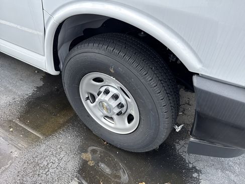 New 2025 Chevrolet Express 2500 w/ Driver Convenience Package image 8