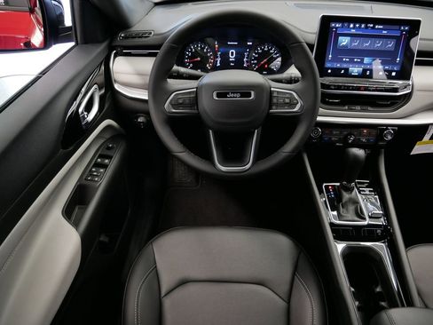 New 2025 Jeep Compass Limited image 12