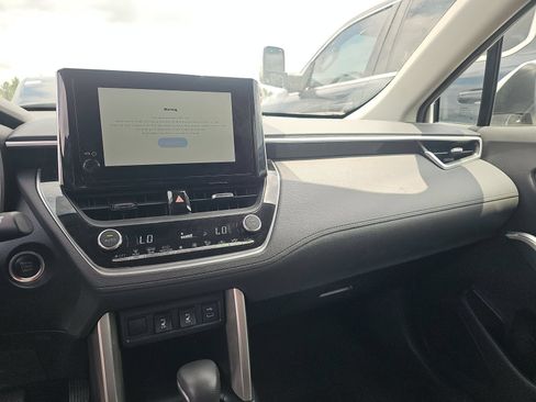Used 2023 Toyota Corolla Cross XLE FWD image 12