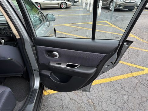 Used 2008 Nissan Versa Hatchback FWD image 23