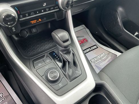 Used 2021 Toyota RAV4 LE image 19