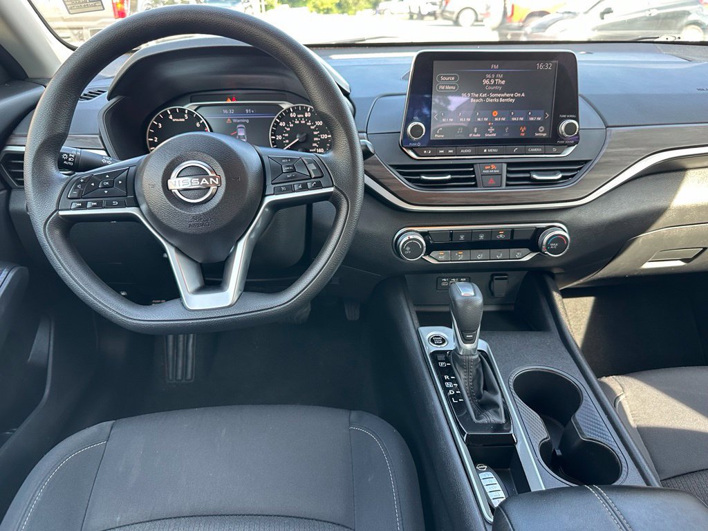 Used 2025 Nissan Altima 2.5 SV FWD image 4