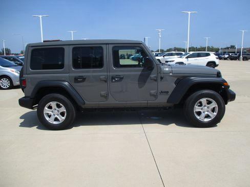 Used 2023 Jeep Wrangler Unlimited Sport w/ Sun And Sound Package AWD/4WD image 6