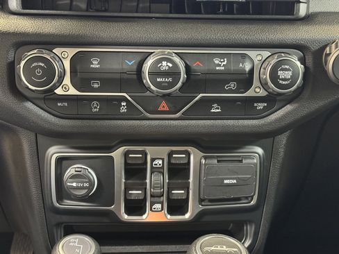 Used 2024 Jeep Gladiator Sport image 34