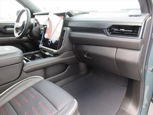 New 2026 GMC Yukon AT4 Ultimate AWD/4WD image 11
