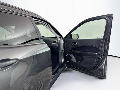 Used 2017 Jeep Compass Sport image 29