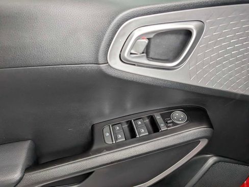 Used 2025 Kia Soul LX FWD image 35