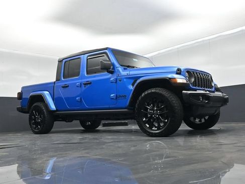 Used 2025 Jeep Gladiator Sport AWD/4WD image 43