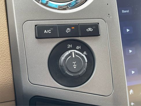 Used 2015 Ford F350 XLT w/ Camper Package image 17