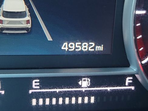 Used 2023 Kia Sorento LX image 28