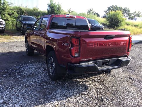 Used 2024 Chevrolet Colorado Z71 w/ Z71 Convenience Package 2 AWD/4WD image 3