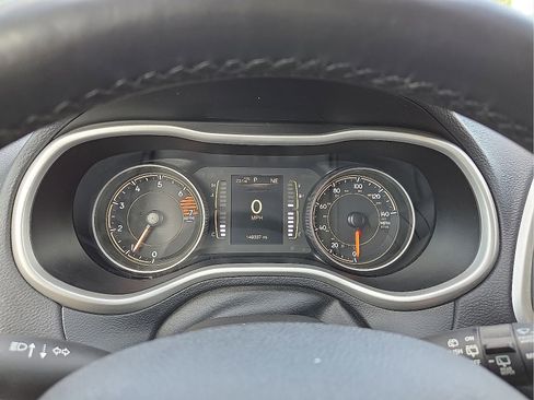 Used 2018 Jeep Cherokee Latitude Plus w/ Comfort/Convenience Group FWD image 23