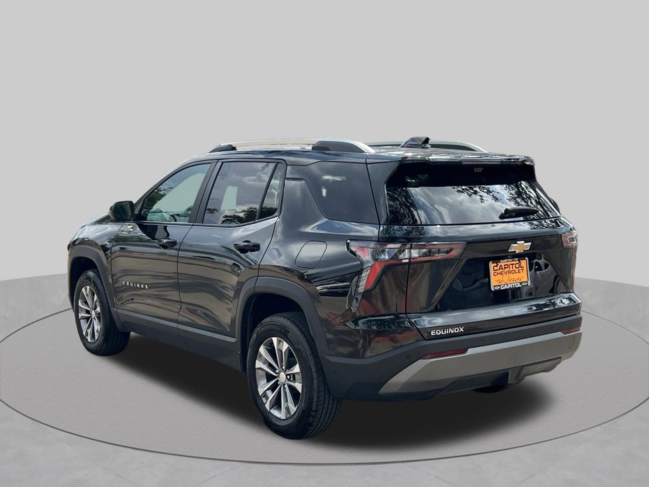 Used 2025 Chevrolet Equinox LT w/ Convenience Package II FWD image 3