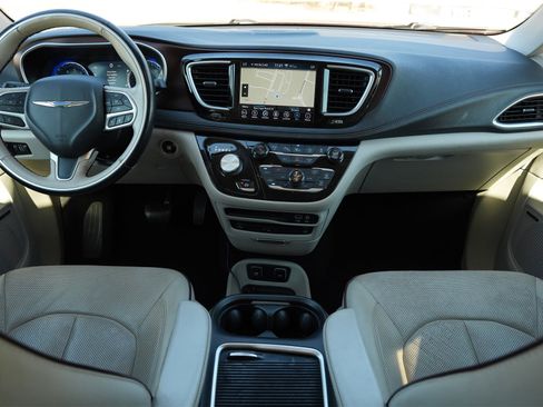 Used 2018 Chrysler Pacifica Limited w/ Advanced Safetytec Group image 7