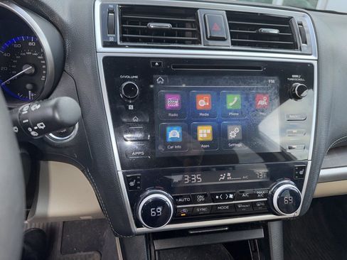 Used 2018 Subaru Outback 2.5i Limited image 4