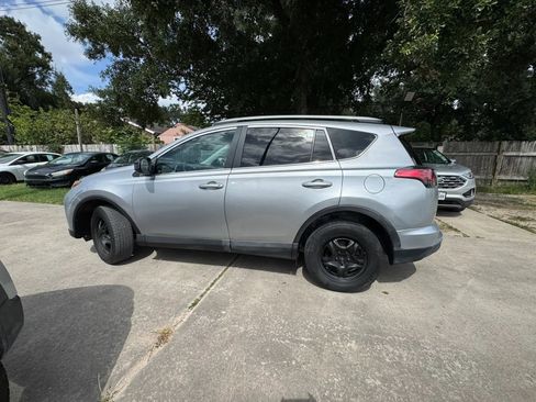 Used 2016 Toyota RAV4 LE FWD image 9