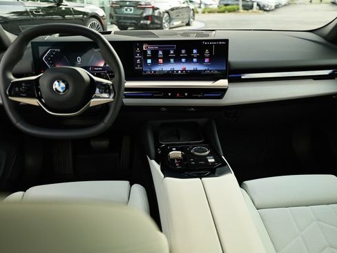 Used 2026 BMW 530i w/ Premium Package RWD image 26