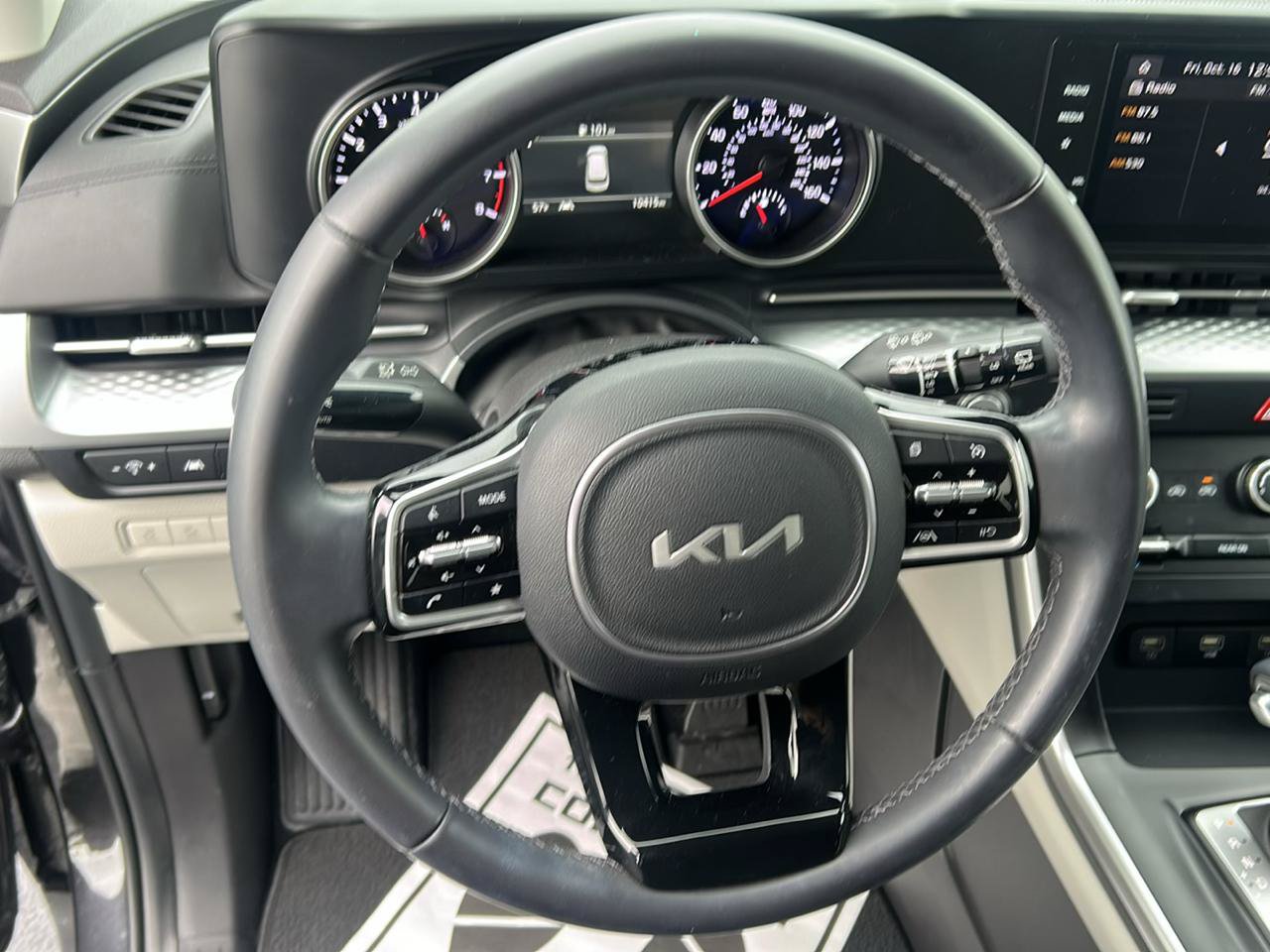 Used 2024 Kia Carnival LX FWD image 14