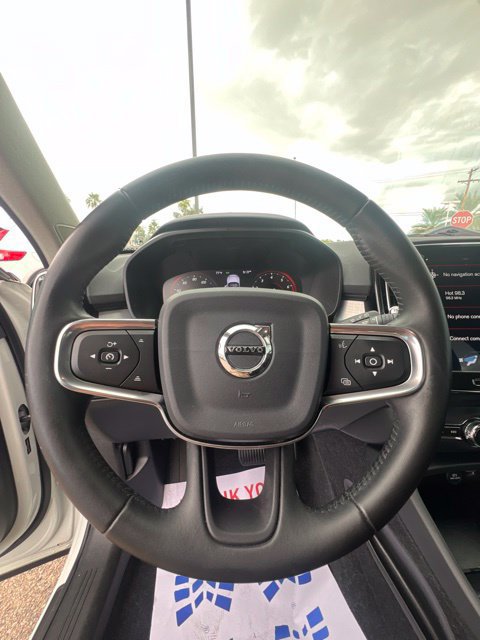 Used 2020 Volvo XC40 T4 Momentum FWD image 10