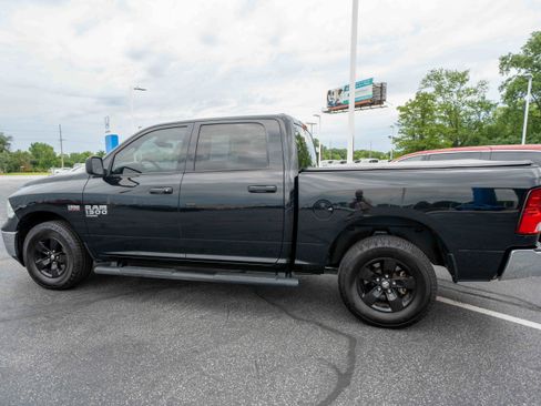 Used 2021 RAM 1500 4x4 Crew Cab Classic w/ Chrome Appearance Group image 4