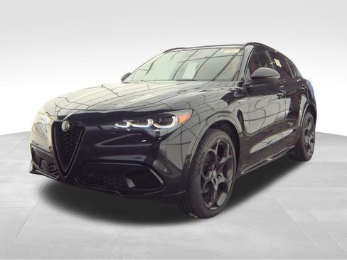 Used 2024 Alfa Romeo Stelvio Veloce AWD/4WD image 2